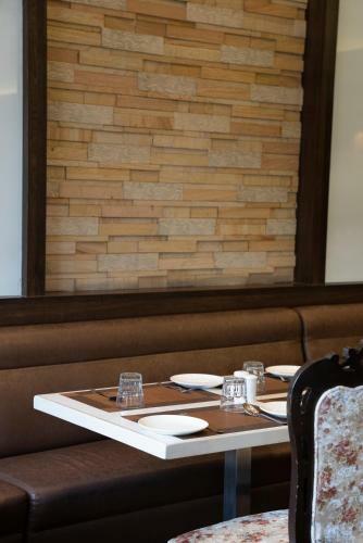 Gold Crest Business Hotel