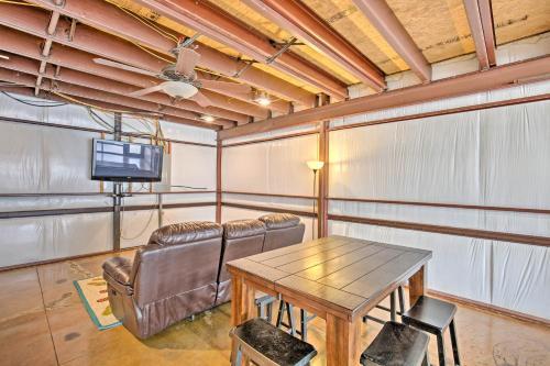Kingston Cabin With Easy Access To Lake Texoma!