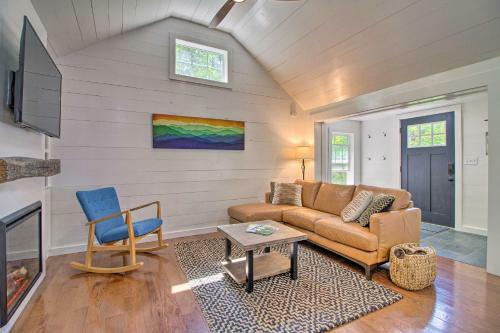 Stylish Mountain Home Near Ski, Golf And Manchester!