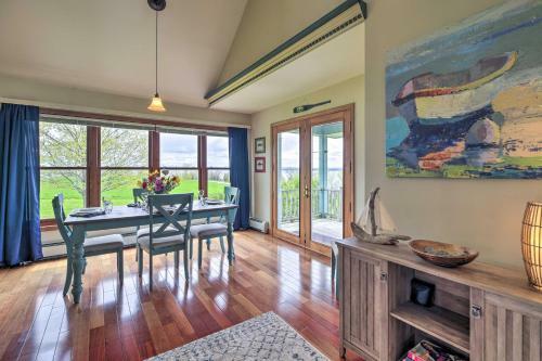 Lake House With 360 Views, Private Dock And Yard