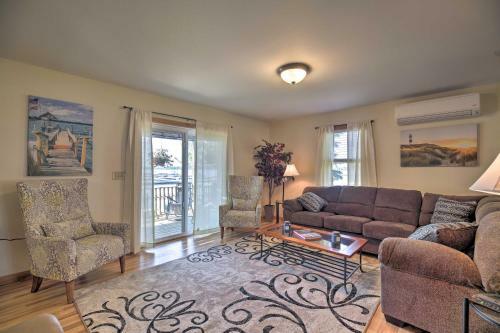 Lake Champlain Home With Decks, Kayaks And Fire Pit!