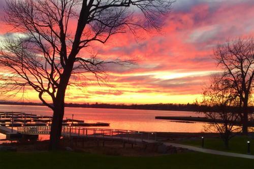 Lake Champlain Home With Decks, Kayaks And Fire Pit!
