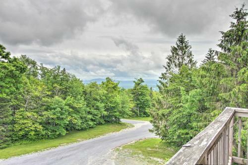 Apartamento Bright Bromley Mountain Condo With 2 Balconies!