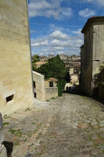 12 Rue Des Ecoles