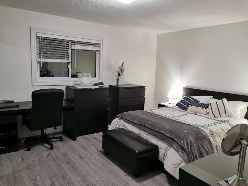 Bedroom #1 With Ensuite Washroom