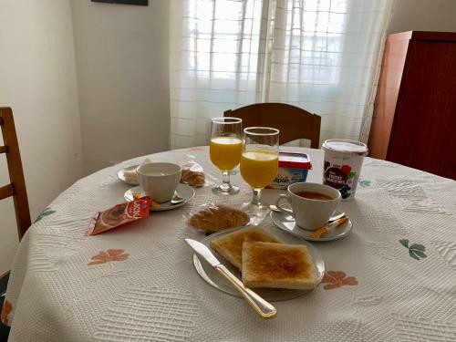 Habitaci�n Con Desayuno - Room With Breakfast