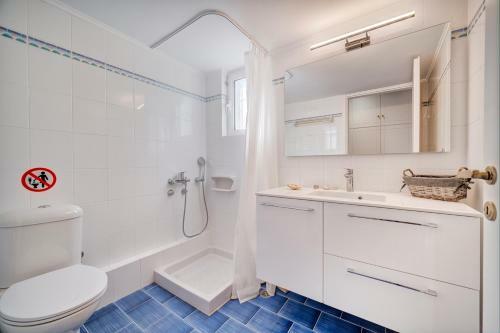 Sounio White & Blue Villa Family Friendly
