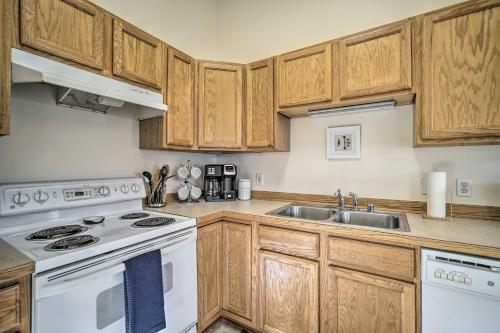 Quaint Anchorage Townhome - 6 Miles To Downtown!