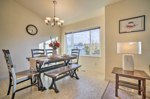 Quaint Anchorage Townhome - 6 Miles To Downtown!