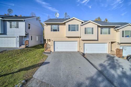 Quaint Anchorage Townhome - 6 Miles To Downtown!