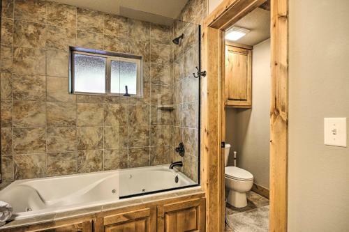 Lovely Garfield Cabin With Direct Beaver Lake Access