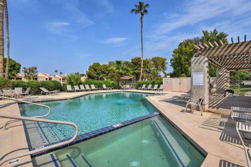 Apartamento Charming Scottsdale Condo With Patio And Grills!