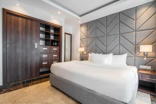 Boardroom Apartments