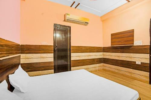 Oyo 84442 Virat Hotel