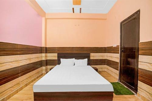 Oyo 84442 Virat Hotel