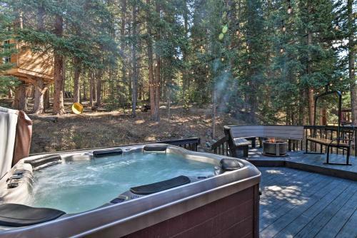 Blue River Retreat With Game Room And Treehouse!