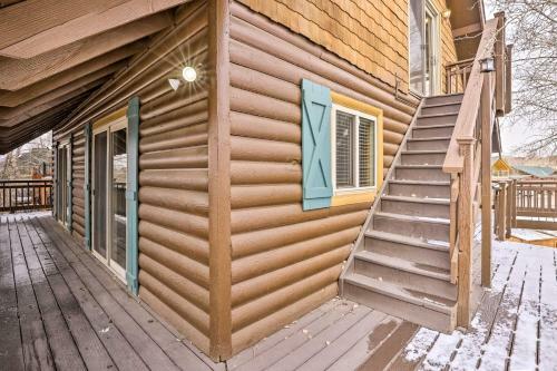 Spacious Mountain Retreat On Fenced Riverfront Lot