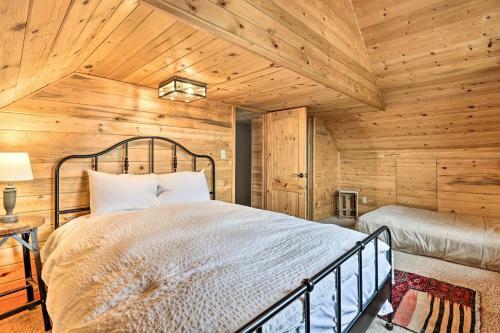 Spacious Mountain Retreat On Fenced Riverfront Lot