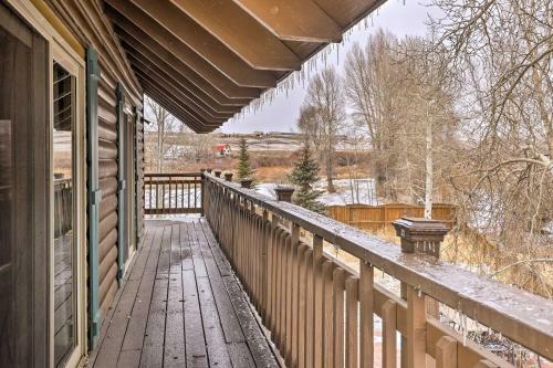 Spacious Mountain Retreat On Fenced Riverfront Lot