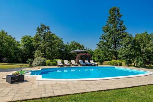 Villa Holiday House With Swimming Pool