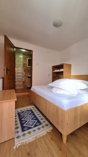 Hostal Pensiunea Montana Sapinta