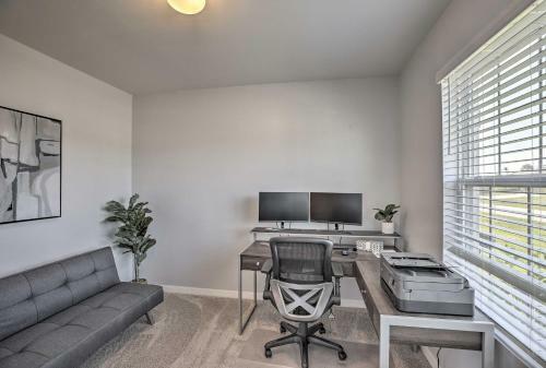 Modern Home With Heated Pool, 3 Mi To Beach