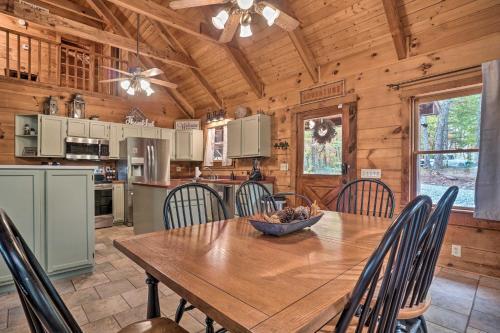 Family Cabin With Idyllic Views 9 Mi To Helen!
