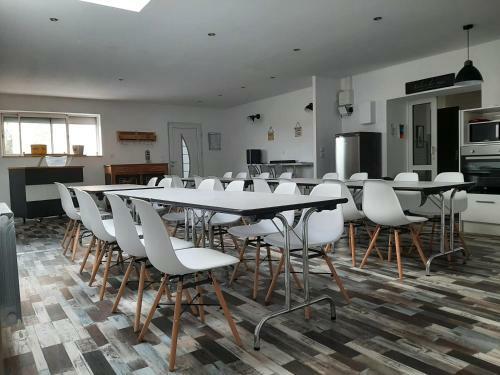 Hostal Gite de La Mari�e � 7mn Du Puy Du F0u