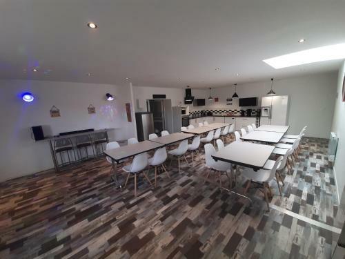 Hostal Gite de La Mari�e � 7mn Du Puy Du F0u
