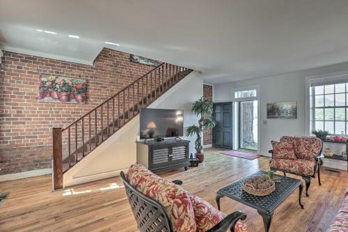 Apartamento Riverfront Studio With Private Patio And Garden!