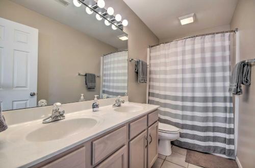 Apartamento Waterfront Osage Beach Condo With Deck And Pool!