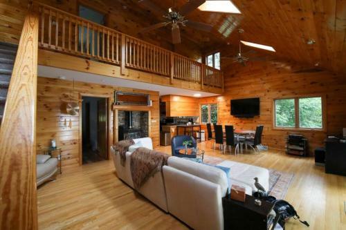 Sunrise Cottage On Galway Lake