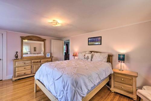 Historic North Fork Farmhouse Near Wineries!