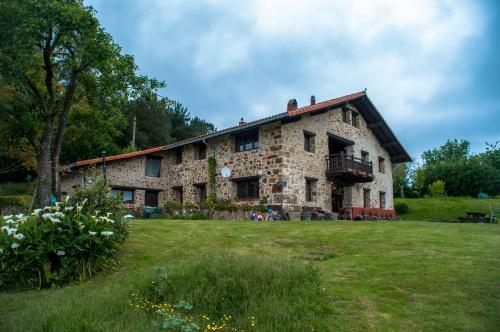Apartamentos Rurales Larrago