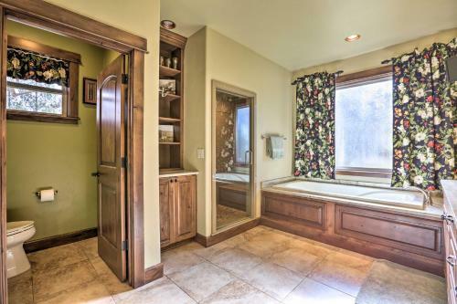 Secluded Deschutes Riverfront Retreat With Deck
