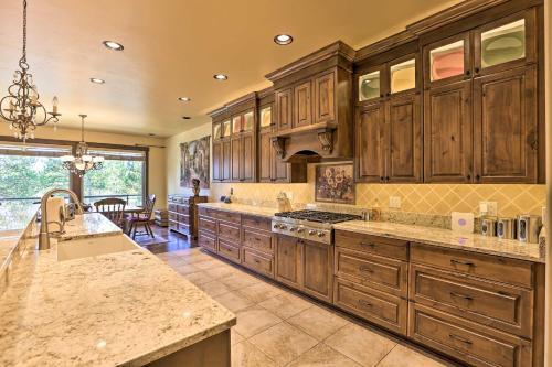 Secluded Deschutes Riverfront Retreat With Deck