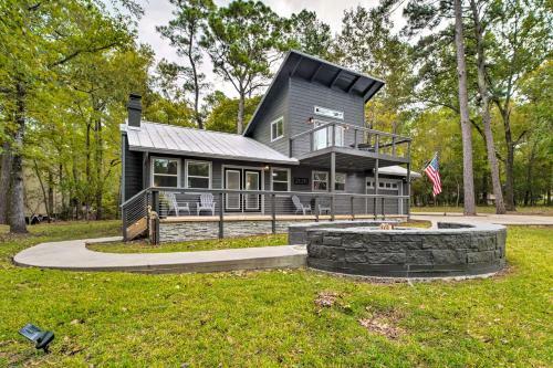 Cozy Cape Royale Cottage With Stone Fire Pit!