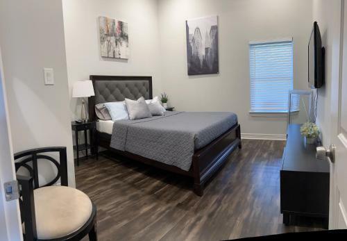 Updated Home, King Bed Suite Gated Free Parking