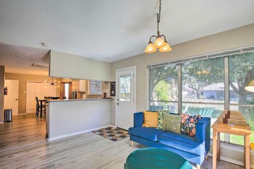 Live Oak Home With Fenced Yard About 15 Mi To Downtown!