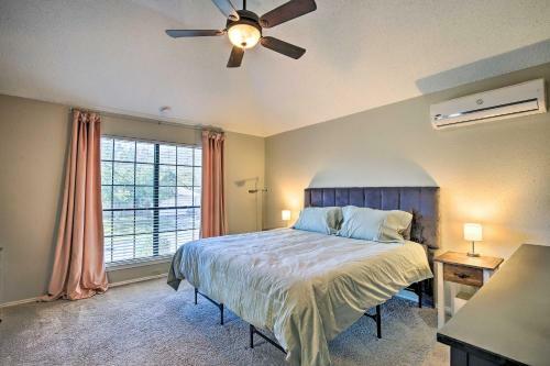 Live Oak Home With Fenced Yard About 15 Mi To Downtown!