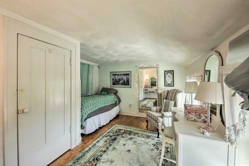 Villa Romantic 1850s Home With 2 Acres And Fire Pit!