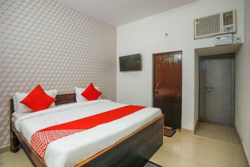 Hotel Oyo 71870 Rj Residency