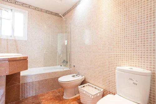 Apartamento Sol - Incre�ble �tico En M�laga Con Piscina & Garaje