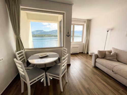 Apartments Maestral