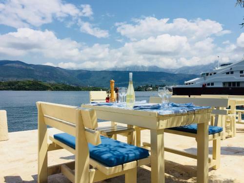 Apartments Maestral