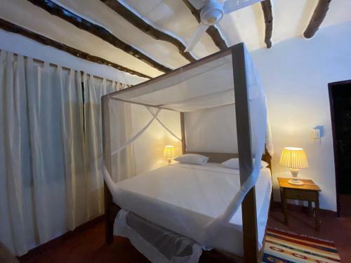 Brow Eagle Beach Villa, Watamu