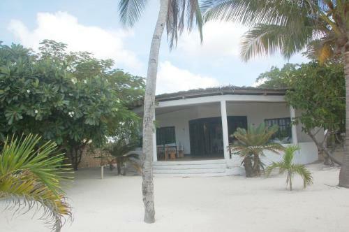 Brow Eagle Beach Villa, Watamu
