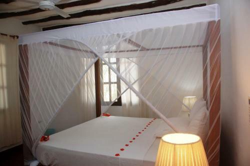 Brow Eagle Beach Villa, Watamu