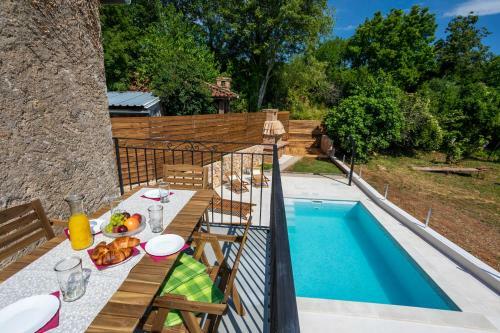 Stone Villa Katarina With Pool