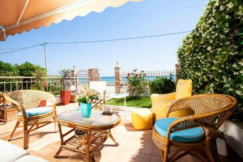 F & B Summer Collection - Mouries - Seafront
